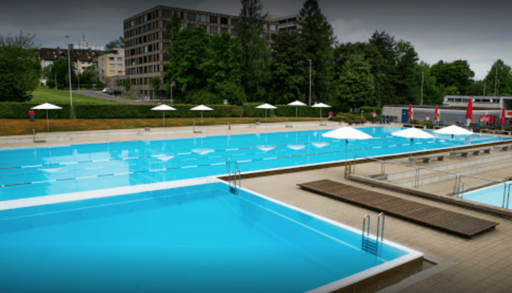 Piscina Hallen- und Freibad Isenlauf - Bremgarten