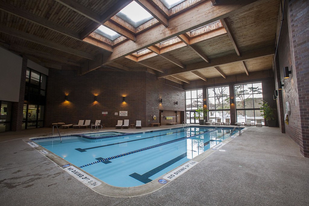 Piscina Hamilton Lakes Athletic Club - DuPage County