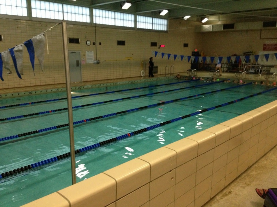 Piscina Hopkins Eisenhower Community Center - Hennepin County