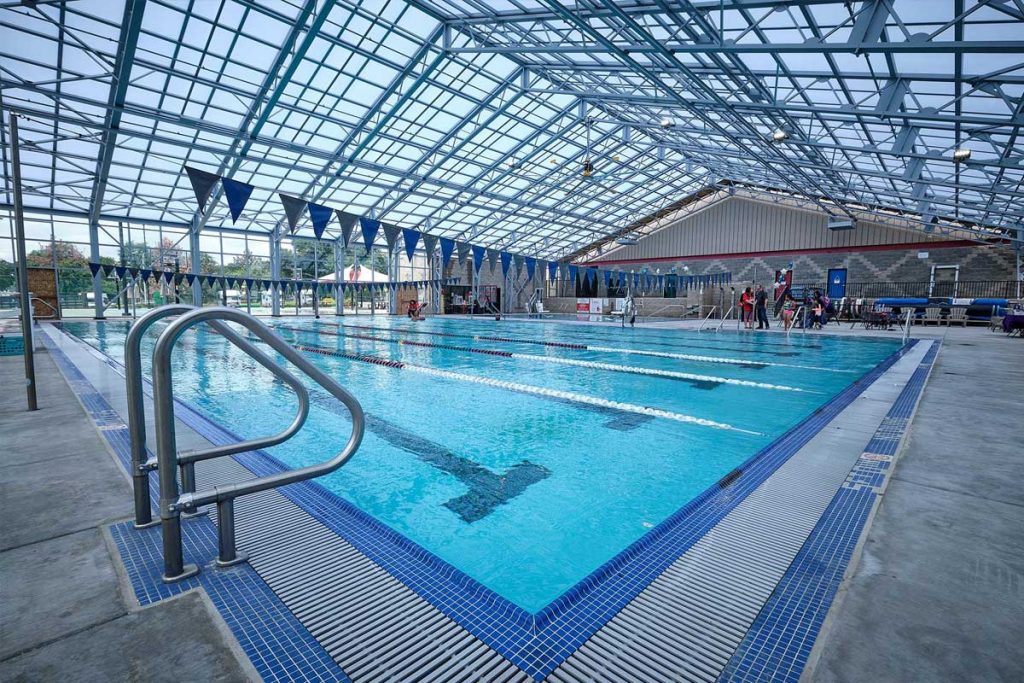 Piscina Huff Family Aquatic Center at the Scheu Family YMCA of Upland - San Bernardino County