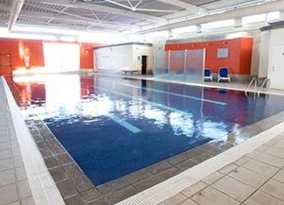 Piscina Leatherhead Fitness & Wellbeing Gym - Surrey