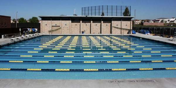 Piscina Mater Dei Catholic High School - San Diego County