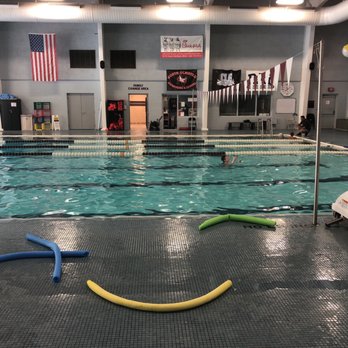 Piscina North Olmsted Recreation Center - Cuyahoga County