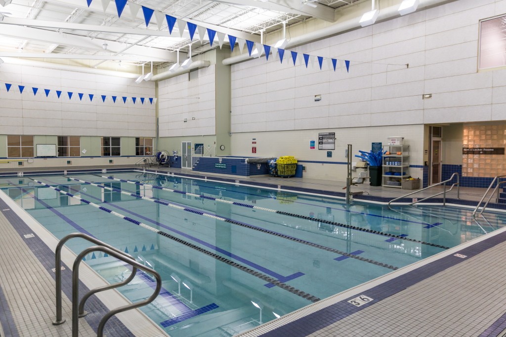 Piscina Northwestern Medicine Delnor Health & Fitness Center - Kane County