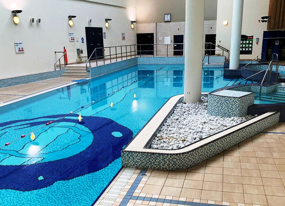 Piscina Nuffield Health - Croyden Central Fitness & Wellbeing Gym - London Metropolitan Area