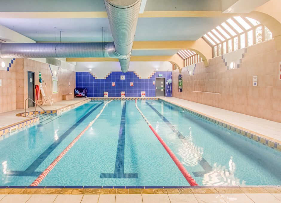 Piscina Nuffield Health - Fulham Fitness & Wellbeing Gym - London Metropolitan Area