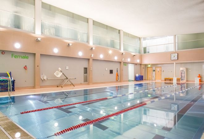 Piscina Nuffield Health - Hendon Fitness & Wellbeing Gym - London Metropolitan Area