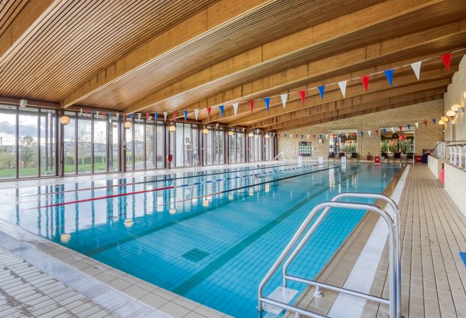 Piscina Nuffield Health - Stockley Park Fitness & Wellbeing Gym - London Metropolitan Area