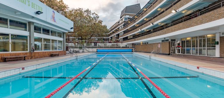 Piscina Oasis Sports Centre - London Metropolitan Area