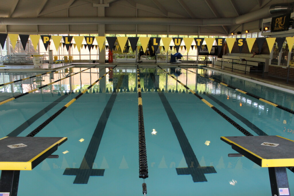 Piscina Pacific Lutheran University Swimming Pool - Pierce County