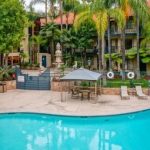 Piscina Park Inn by Radisson Covina - Los Angeles County