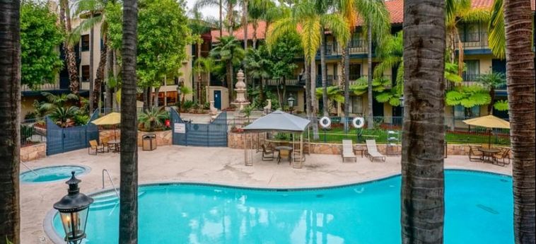 Piscina Park Inn by Radisson Covina - Los Angeles County