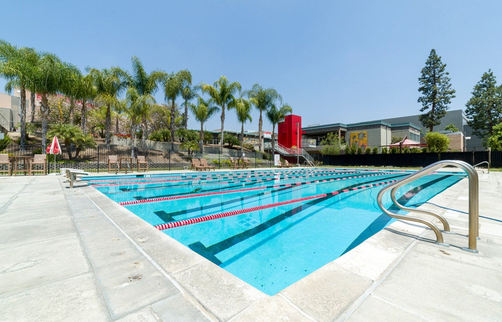 Piscina Plaza Pool - Cal State Northridge - Los Angeles County