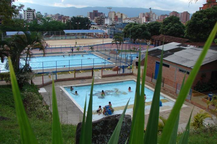Piscina Polideportivo Recrear De Colorados - Bucaramanga