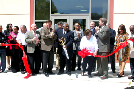 Piscina Robert «Bob» Harrison Wellness and Advocacy Center - Madison County