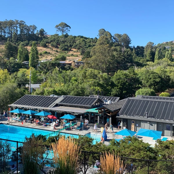 Piscina Scott Valley Swimming and Tennis Club - Marin County