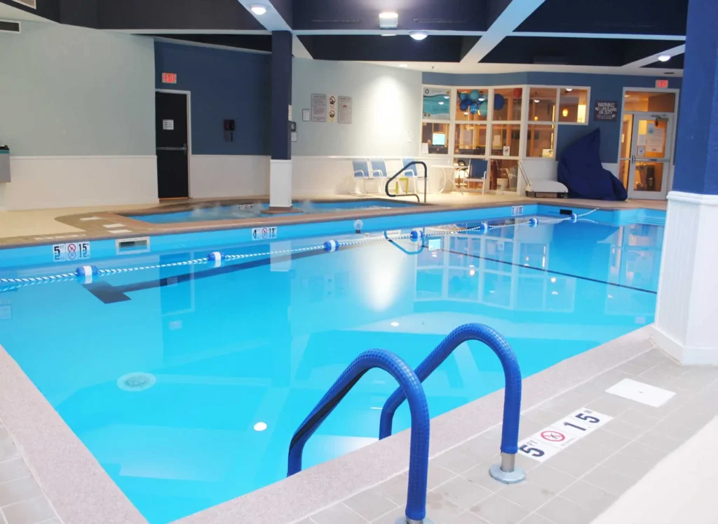 Piscina Somerset Swim & Fitness Center at the DoubleTree by Hilton Nashua - Hillsborough County