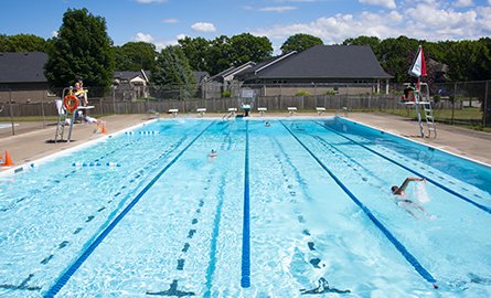 Piscina St. Catharines Kiwanis Aquatic Centre - Niagara Regional Municipality