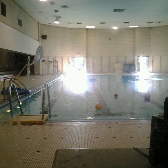 Piscina Stella Walsh Recreation Center - Cuyahoga County