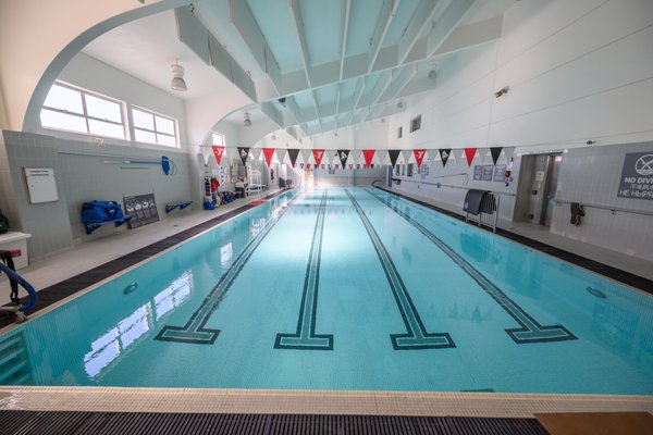 Piscina Stonestown Family YMCA - San Francisco County