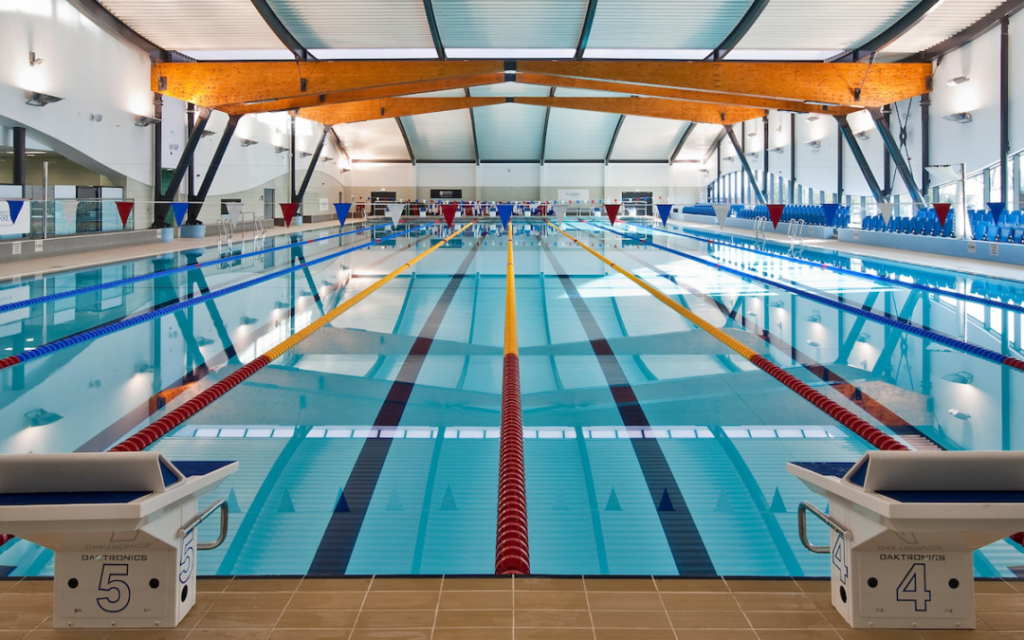 Piscina Surrey Sports Park - University of Surrey - Surrey