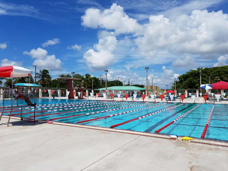 Piscina The Miller J. and Nancy S. Dawkins Olympic Swimming Pool Complex / Charles Hadley Park Pool - Dade County