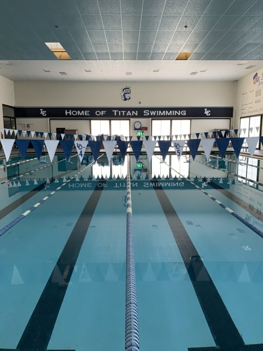 Piscina Titan Hill Intermediate School Pool / Lewis Central Pool - Pottawattamie County