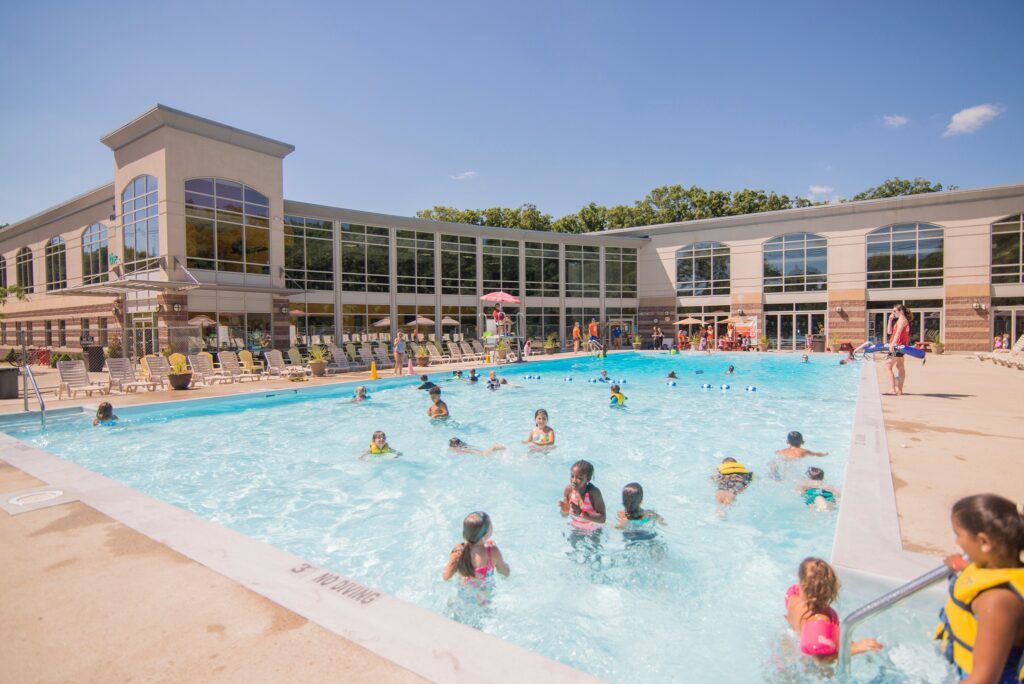 Piscina Torigian Family YMCA - Essex County