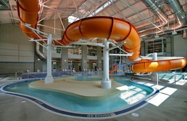 Piscina Warrenton Aquatic and Recreation Facility (WARF) - Fauquier County