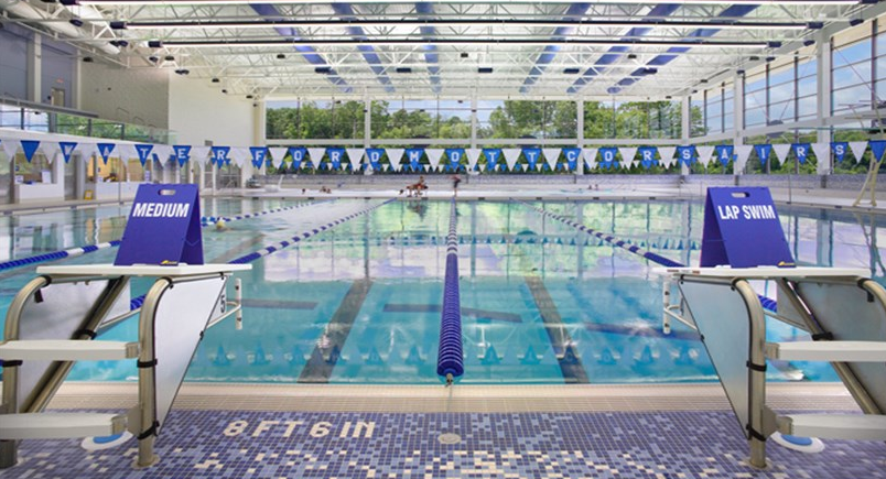 Piscina Waterford Kettering High School Pool and Fitness Center - Oakland County