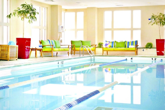 Piscina Wave Health & Fitness at the Seaport Hotel - Suffolk County