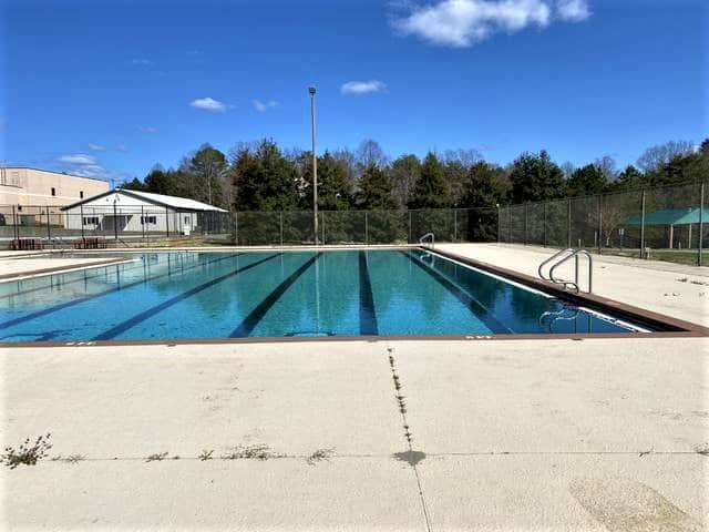 Piscina Yadkin Family YMCA - Yadkin County